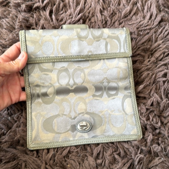 COACH Silver/Gray and tan signature Turnlock wallet with purple lining - Picture 5 of 13